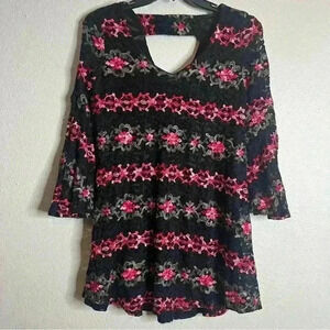 Lapis Bell Sleeves Lace Floral Dress can be worn as a blouse as well size M